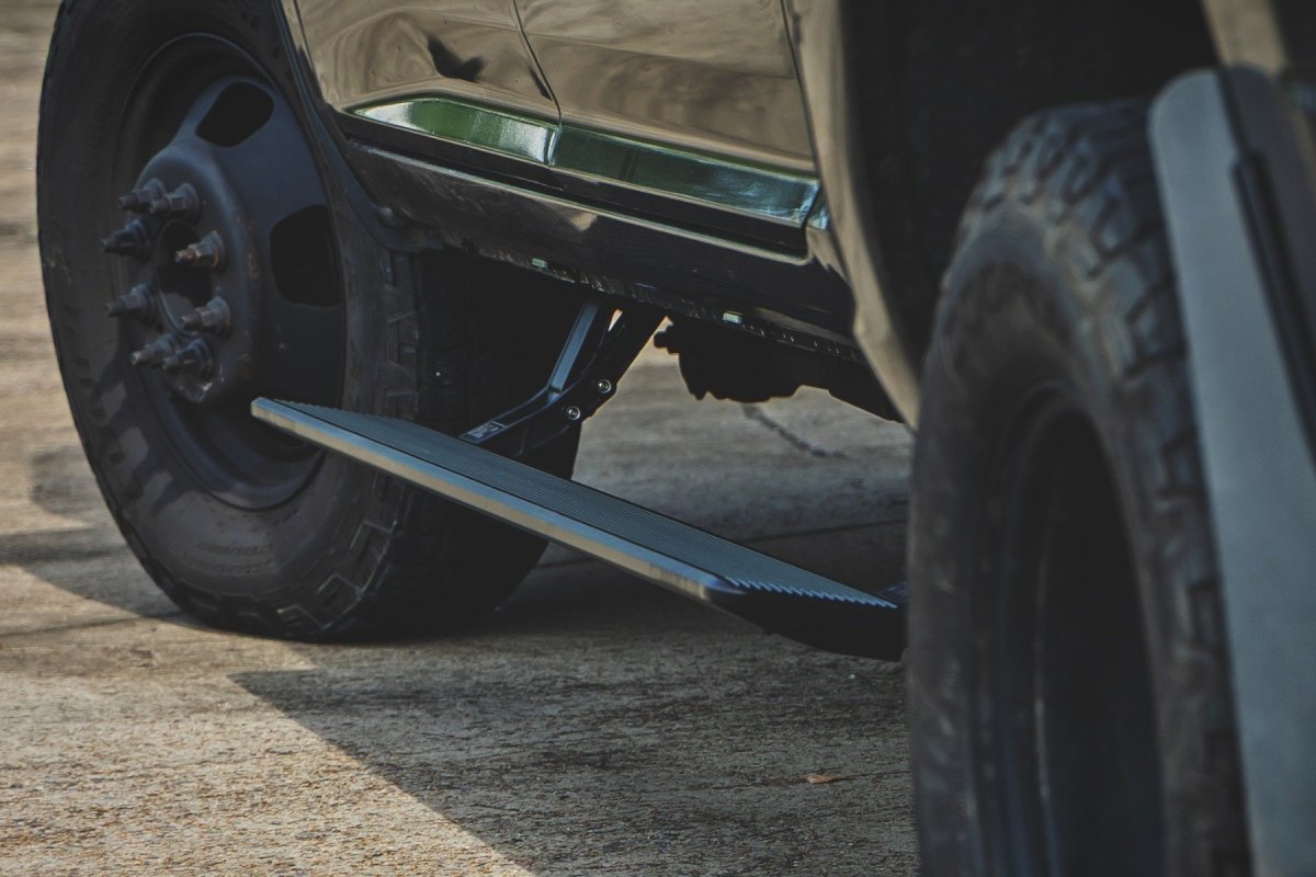 Ram 1500 Power Running Boards - Rough Country - HT-Series, Crew Cab - '11-'18